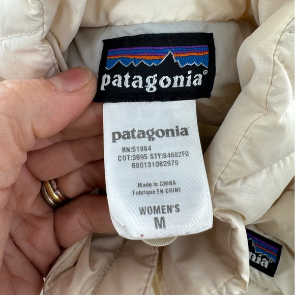 PATAGONIA Women's off-white cream Puffer Jacket Size Medium - Picture 8 of 9